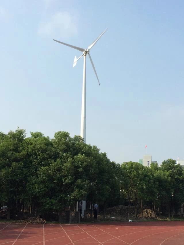 太陽能風(fēng)力發(fā)電控制器現(xiàn)場